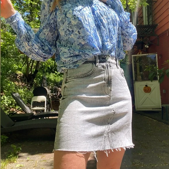 NWOT! GUESS Denim skirts Sz 28 - Picture 6 of 17